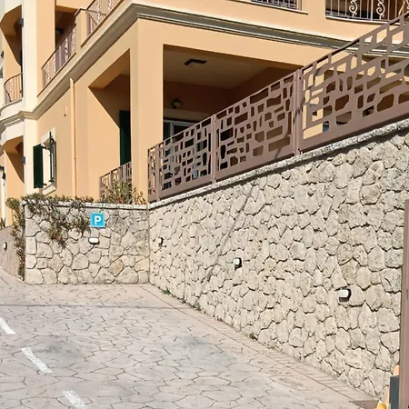 Happy House Apartment *